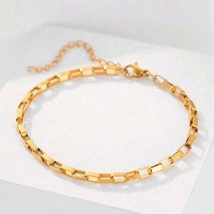 NEW Block Stainless Steel Bracelet
gold Toned feminine